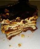 Torta de galletas con pudín de chocolate y cobertura de chocola
