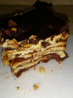 Una foto de Torta de galletas con pudín de chocolate y cobertura de chocola