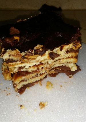 Una foto de Torta de galletas con pudín de chocolate y cobertura de chocola