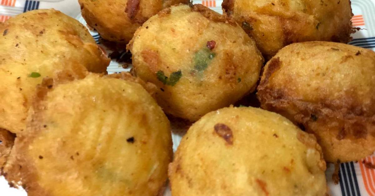 Stuffed Potato bombs Recipe by Urooj Qureshi Cookpad