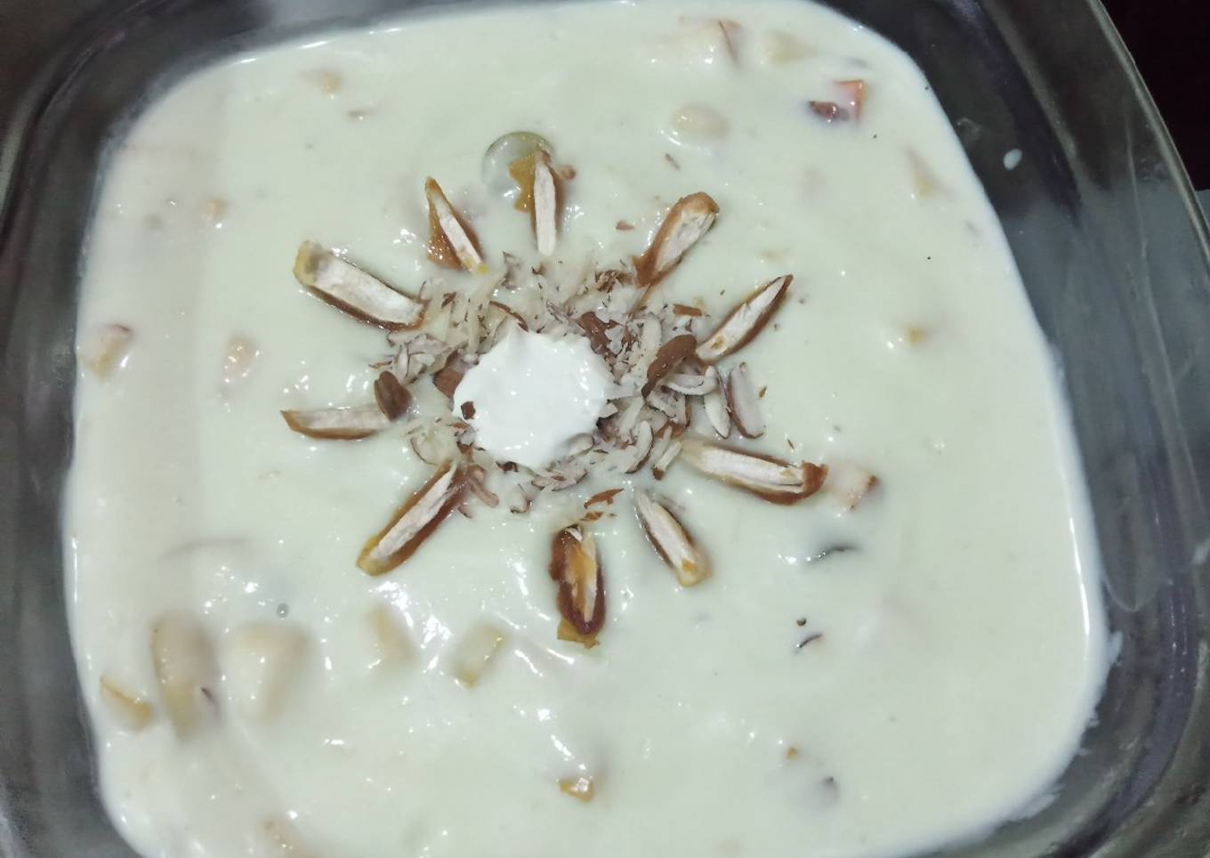 Creamy fruits custard