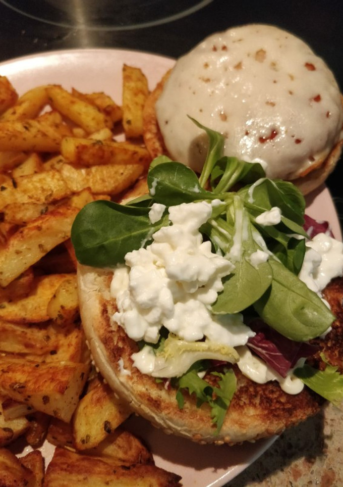 Una foto de Hamburguesa de pavo con patatas al horno