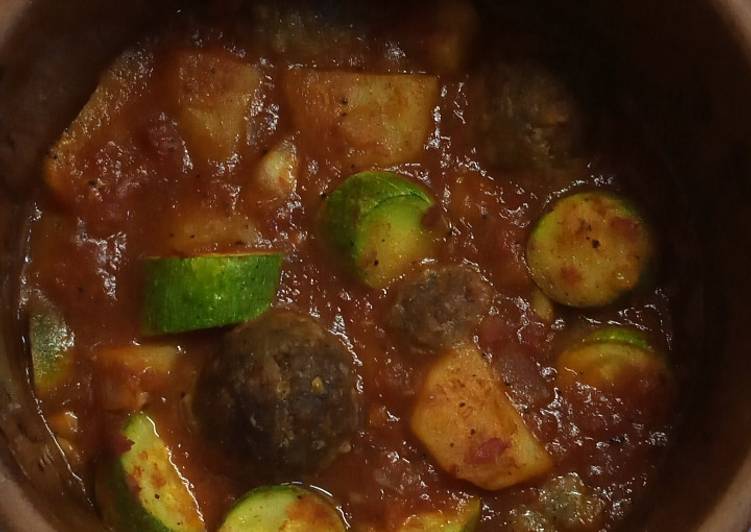 طاجن بطاطس بالكوسه وكرات اللحم في الفرن 🍲