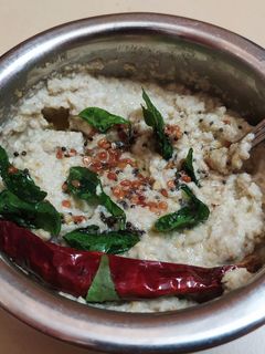 સાઉથ ઇન્ડિયન કોકોનટ ચટણી (south Indian Coconut Chatani Recipe In Gujarati) રેસીપી મુખ્ય ફોટો