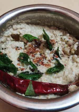 સાઉથ ઇન્ડિયન કોકોનટ ચટણી (south Indian Coconut Chatani Recipe In Gujarati) રેસીપી મુખ્ય ફોટો