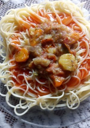 A picture of Spaghetti with heavy potatoes stew.