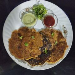 A picture of Oats Besan Veg Chilla.