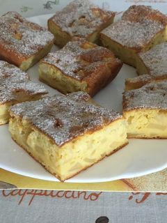 Almás-joghurtos piskóta 🍎 recept fotója