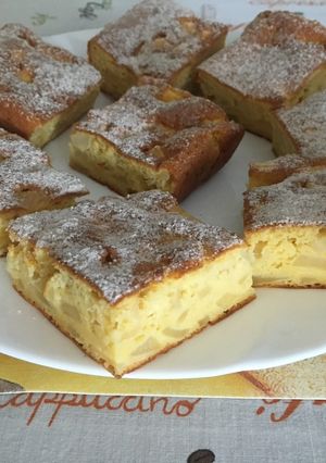 Almás-joghurtos piskóta 🍎 recept fotója