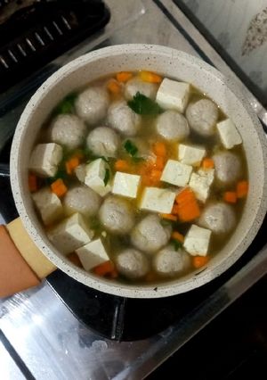 Foto resep MPASI 1+ atau menyesuaikan Tekstur || Sup Bakso Ikan