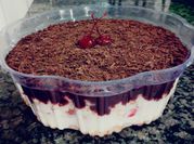 Uma foto de mousse morango