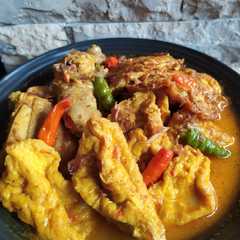 รูปของ Ayam tahu telur bumbu rujak