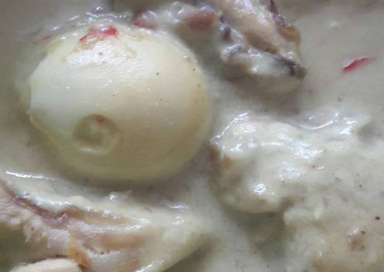 Opor ayam telur