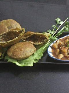 मूंग दाल पालक कचौरी (Moong dal palak kachori recipe in hindi) रेसिपी मुख्य फोटो