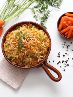 صورة لوصفة الأرز بالجزر والزبدة