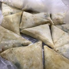 A picture of Qeema samosa.