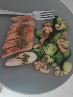 A picture of Chicken fillet with vegetables.