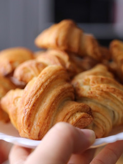 Hình của món 💚 Bánh Sừng Bò Ngàn Lớp Kiểu Pháp Cỡ Nhỏ (Mini French Croissants).