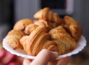 Hình của món 💚 Bánh Sừng Bò Ngàn Lớp Kiểu Pháp Cỡ Nhỏ (Mini French Croissants).