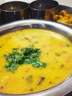 કાઠીયાવાડી કઢી (Kathiyawadi Kadhi Recipe In Gujarati) રેસીપી મુખ્ય ફોટો