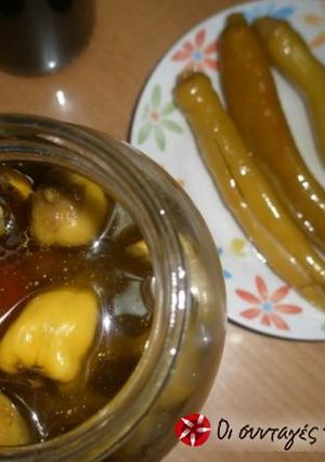 A picture of Pickled bull's horn peppers.