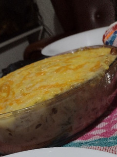 Una foto de Patatas fritas con salsa de atún
