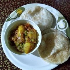 A picture of Luchi aloo dum.