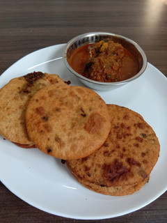 मटर की पूरी (matar ki puri recipe in hindi) रेसिपी मुख्य फोटो