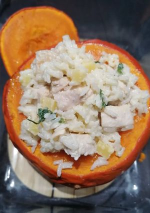 Une photo de Potimarron farci au riz, poulet et comté