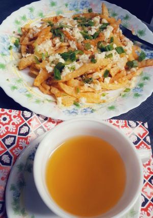 A picture of Cheesy fries.