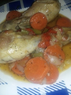 Una foto de Pollo a la jardinera