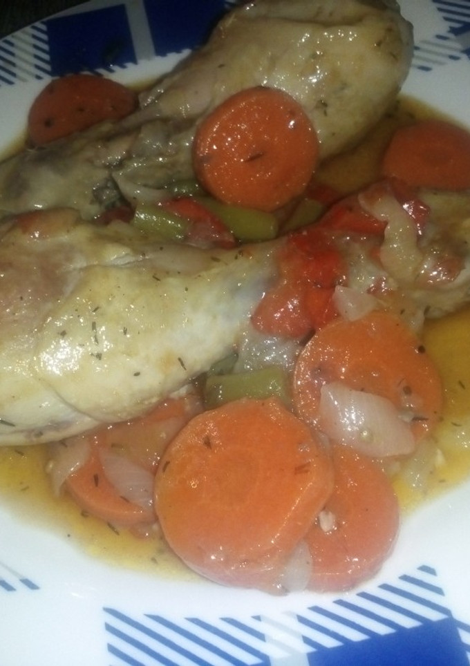 Una foto de Pollo a la jardinera
