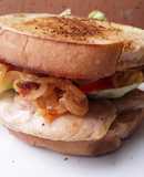 Sándwich🍞🌶 de pollo🍗 asado y salsa de ajo🌰