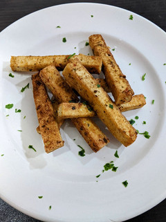 Una foto de Bastones de tofu salteados al curry