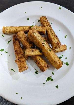 Una foto de Bastones de tofu salteados al curry
