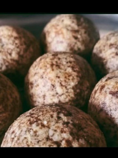 A picture of Cashew nut and badam ladoo.