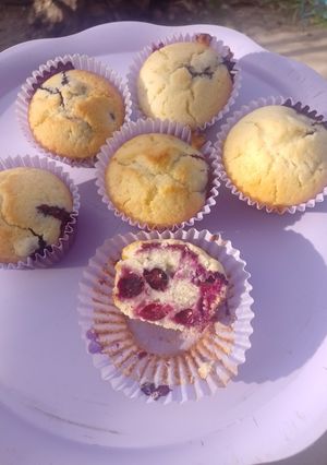 Una foto de Cupcakes de limón y arándanos 🫐🍋