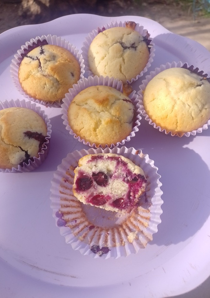 Una foto de Cupcakes de limón y arándanos 🫐🍋