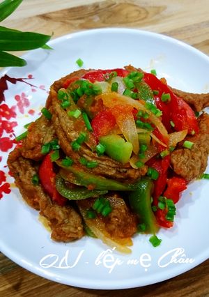 Hình của món Chả cá xào ớt chuông.