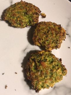 Una foto de Nuggets de brócoli con queso