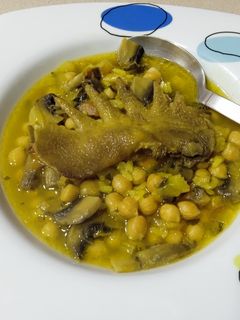 Una foto de Garbanzos con cresta 🐓