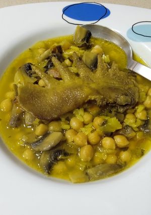 Una foto de Garbanzos con cresta 🐓