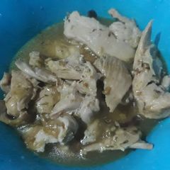 A picture of Shredded chicken peppersoup.