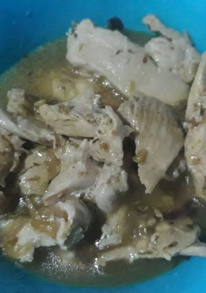 A picture of Shredded chicken peppersoup.