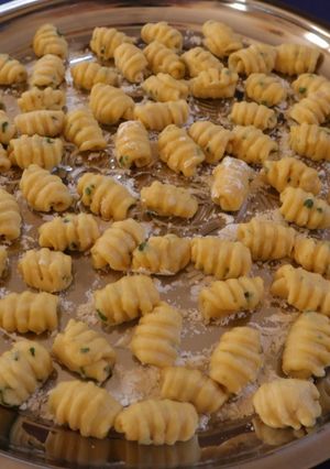 Foto resep Resep & Cara Membuat Kue Garpu Bawang yang gurih dan renyah