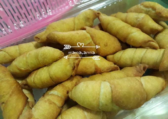 pisang molen sederhana #camilan #menusehatanak #cookpadcommunity - resepenakbgt.com
