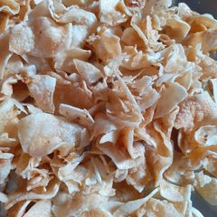 A picture of Homemade potatoes chips.