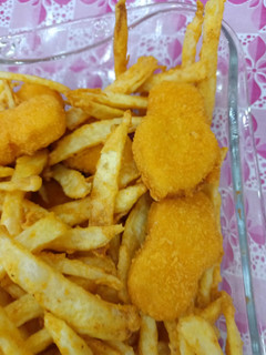 A picture of Crispy crunchy fries.