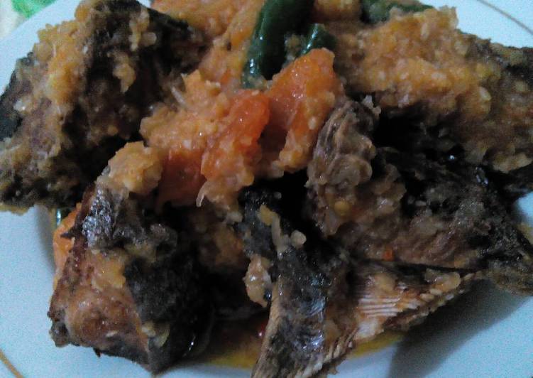 Resep Tongkol Tumis Tomat yang enak
