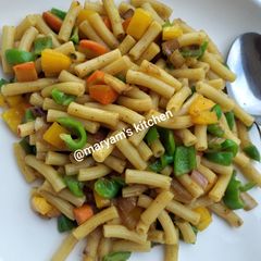 A picture of Stir fried pasta.